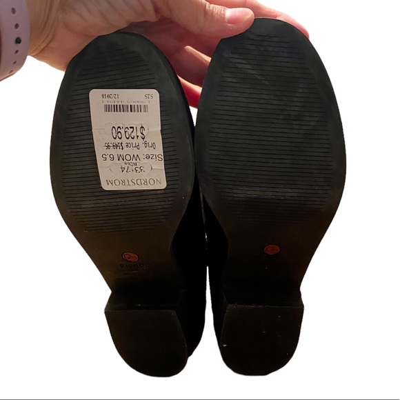 BLONDO BLACK SUEDE WATERPROOF ANKLE BOOTS SIDE ZIPS SIZE 6.5 $150 LIKE NEW BOOTS - Picture 11 of 16